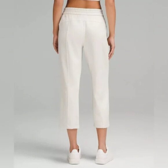 Lululemon Softstreme High-Rise Straight-Leg Cropped Pant Size 4 - Picture 4 of 9